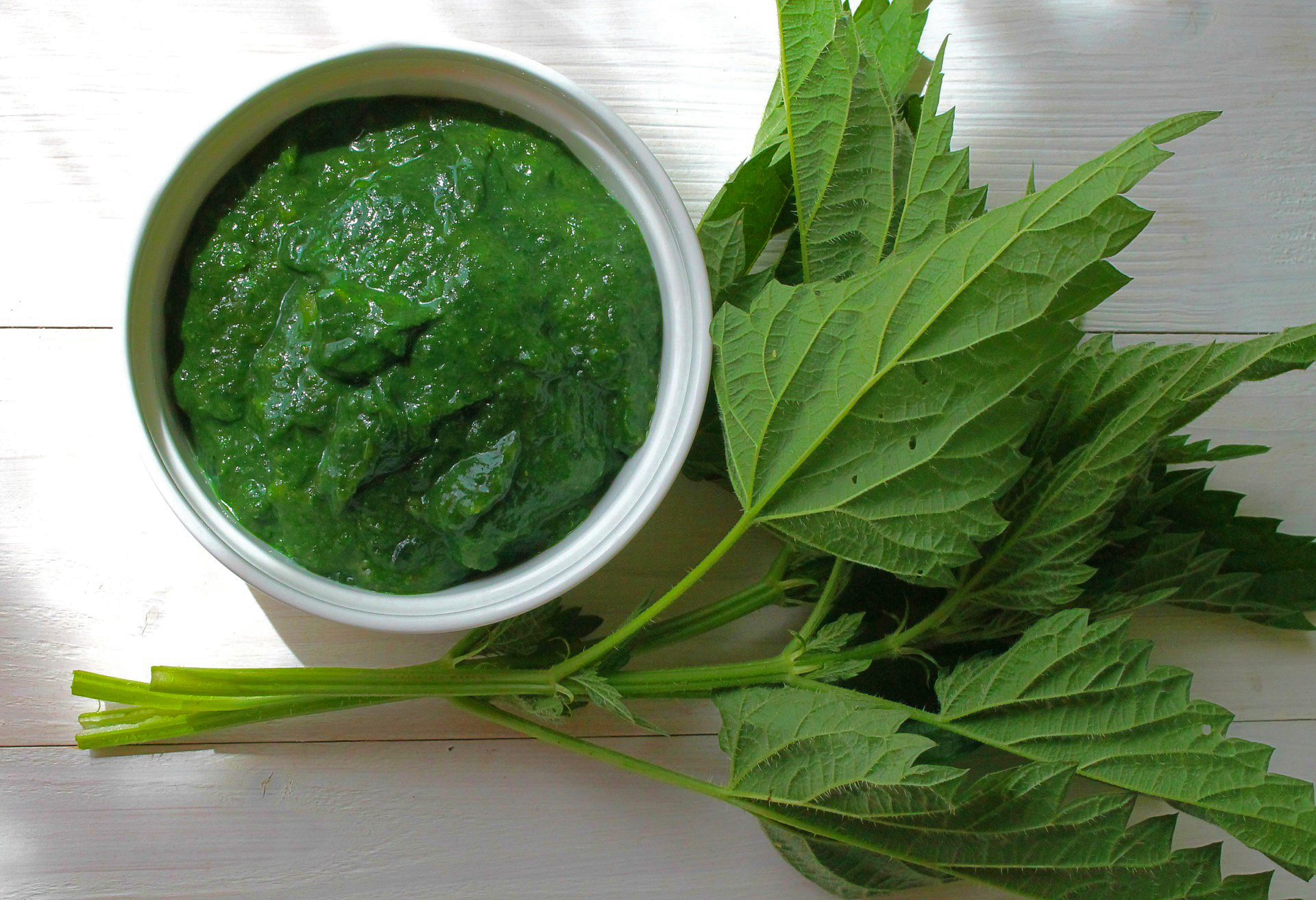 Orties https://pixabay.com/en/vegetable-stinging-nettle-health-1615632/