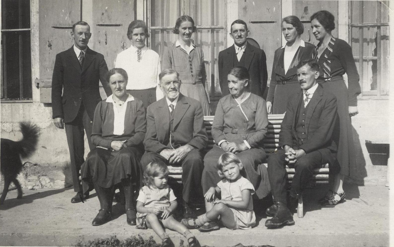 famille Haldemann_années 40_collection André Haldemann.jpg